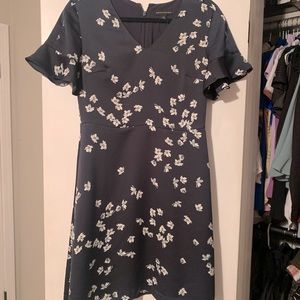 Banana Republic fit & flare floral WITH POCKETS